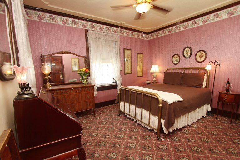 National Hotel Guest Rooms